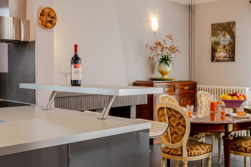 Dining area, kitchen