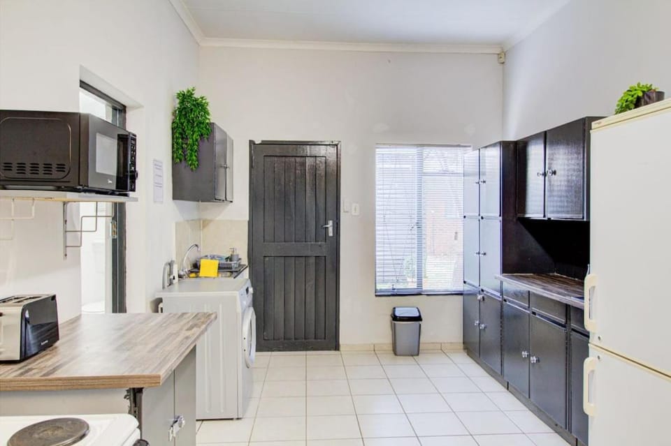 Spacious Valkyrie One-bedroom Apartment in Pretoria