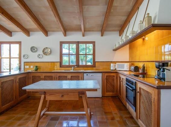 Kitchen or kitchenette, Dining area, dishwasher, oven, stove, toaster