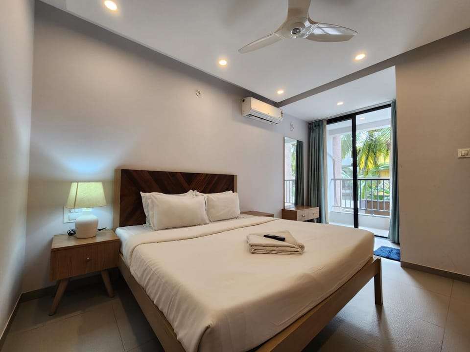 Photo of the whole room, Bedroom, air conditioner