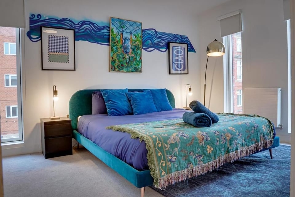 Bed, Photo of the whole room, Bedroom, towels