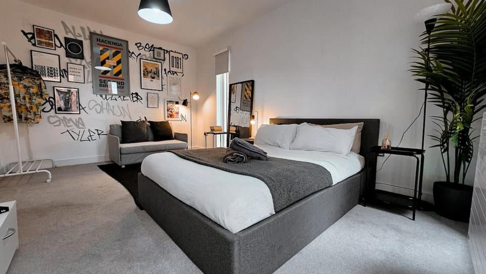 Bed, Photo of the whole room, Bedroom