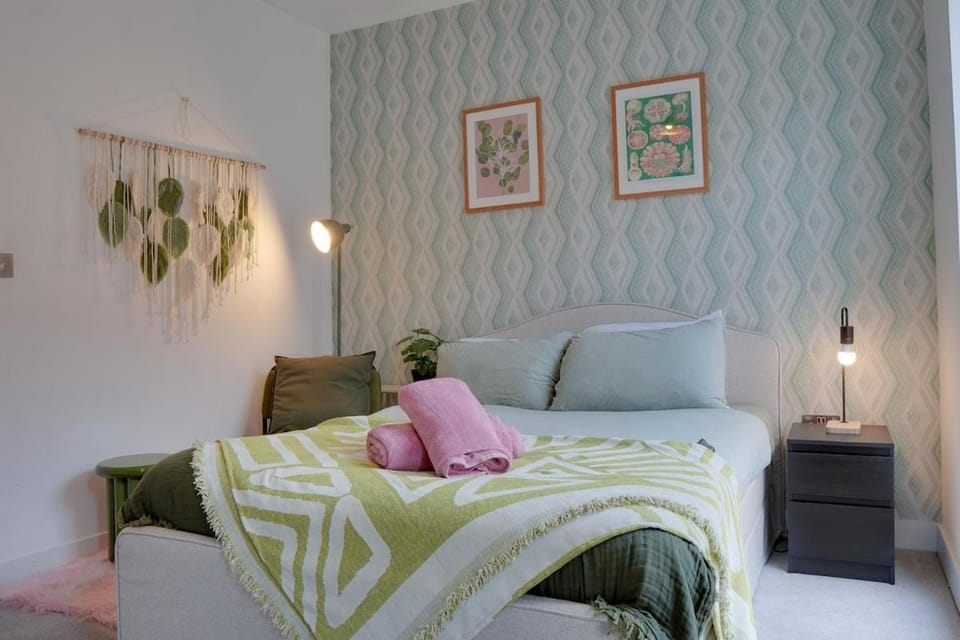 Bed, Photo of the whole room, Bedroom