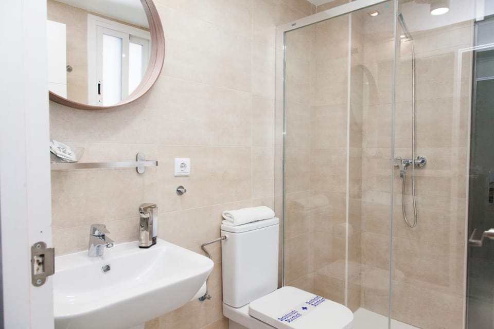 Shower, Bathroom, towels