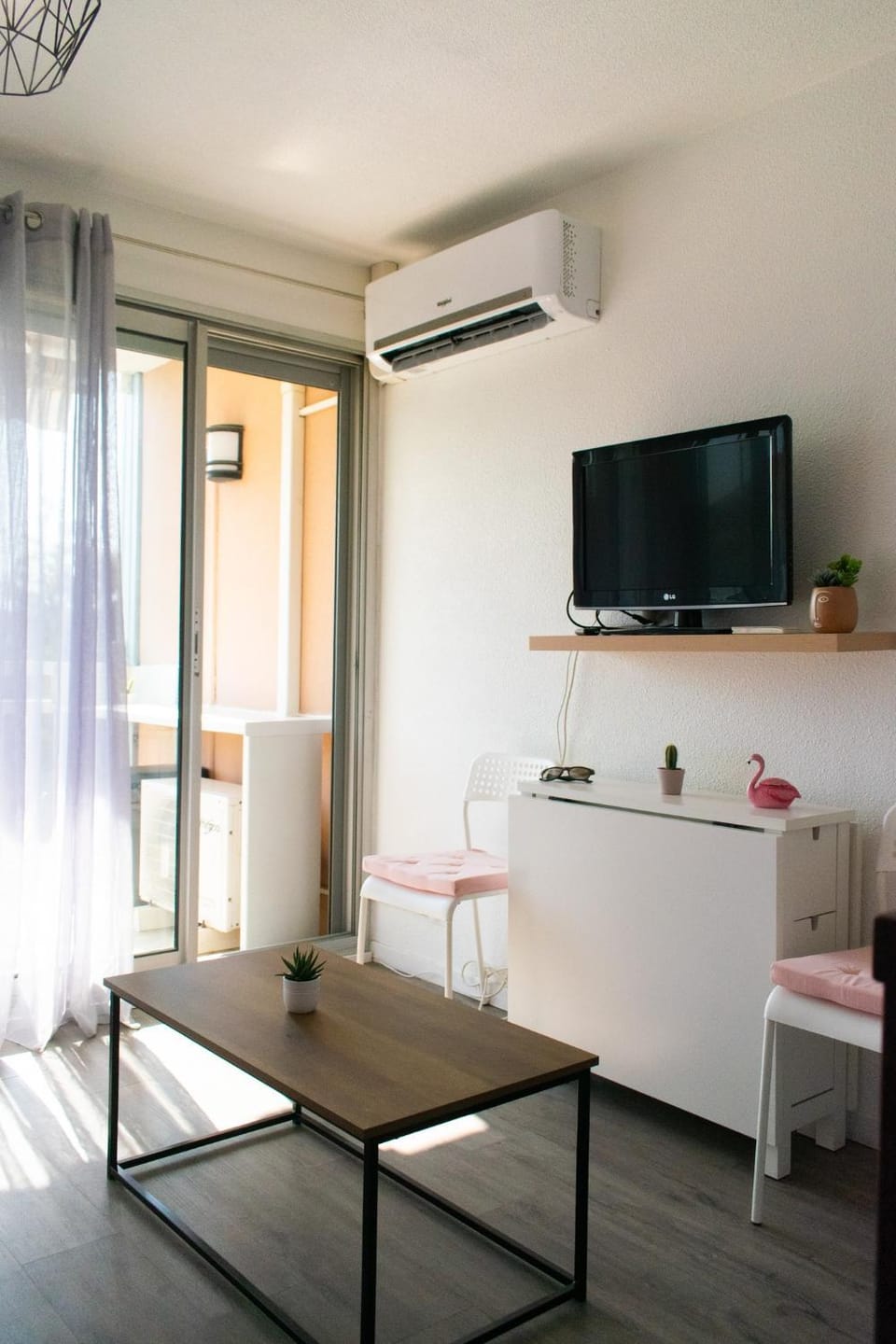 TV and multimedia, Living room, air conditioner