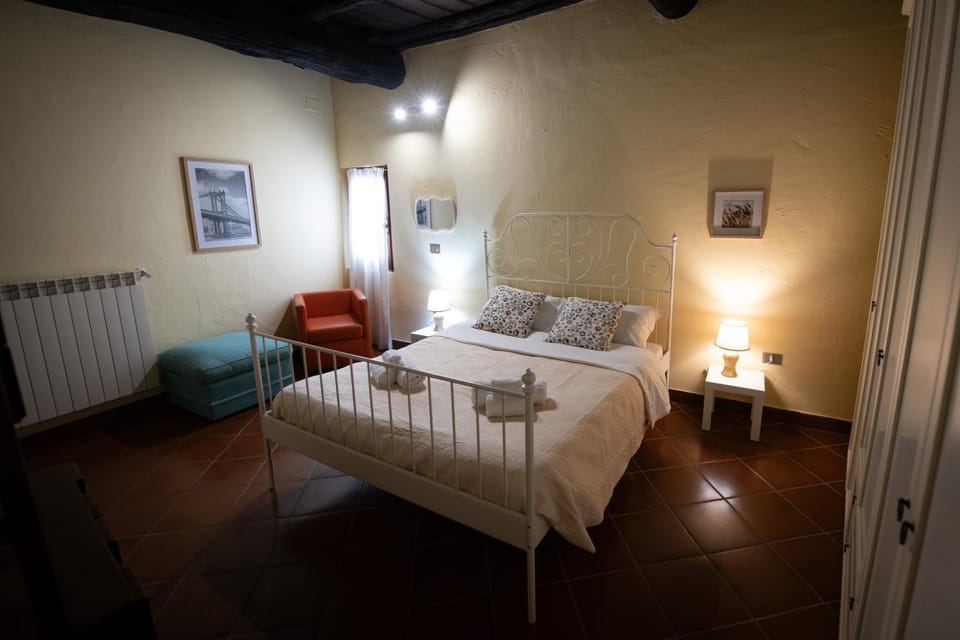 Bed, Living room, Photo of the whole room, Seating area, Bedroom