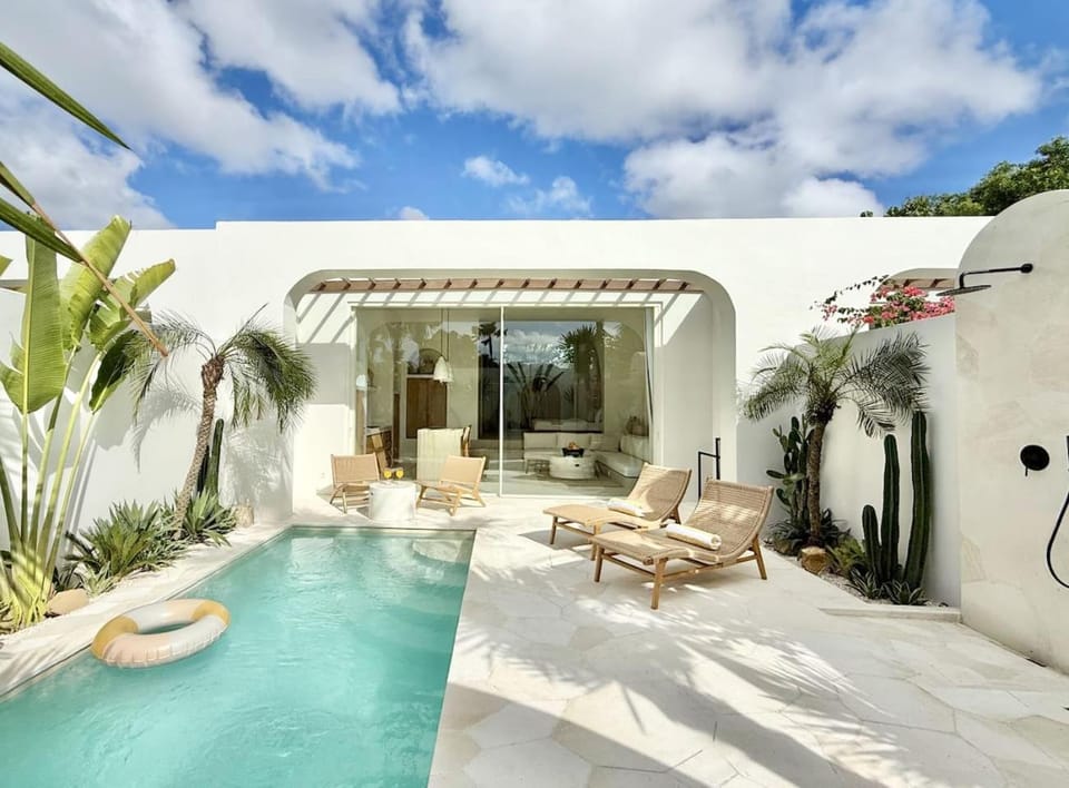 Property building, Natural landscape, View (from property/room), Balcony/Terrace, Garden view, Pool view, Swimming pool, sunbed