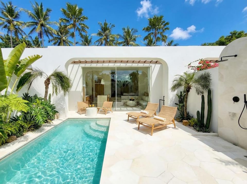 Property building, Garden view, Pool view, Swimming pool, sunbed
