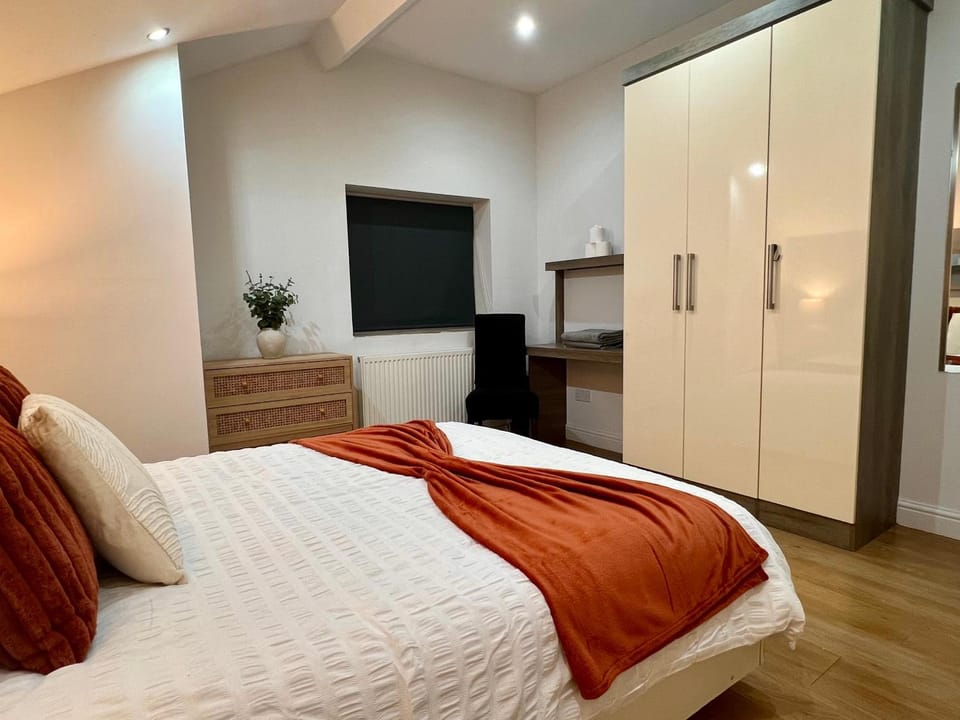 New Modern 3 Bed En-suites City Centre Apartment - Sleeps 8- Paid Parking Options Apartment in Preston