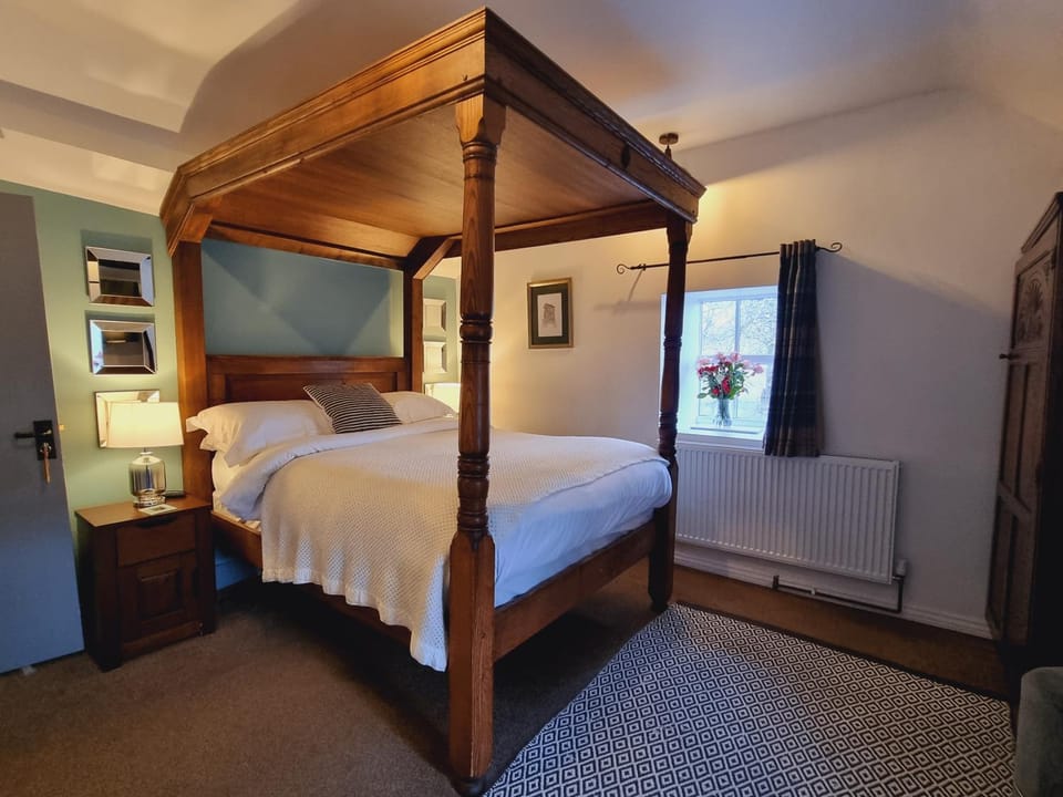 Bed, Bedroom, Parking