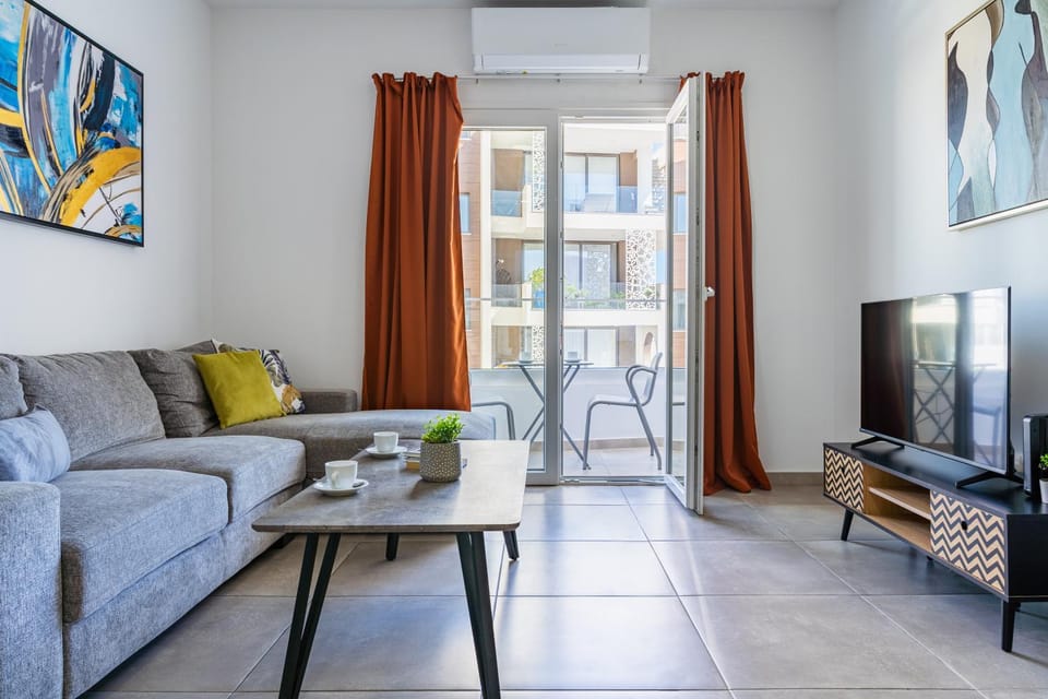 TV and multimedia, Living room, Seating area, Evening entertainment