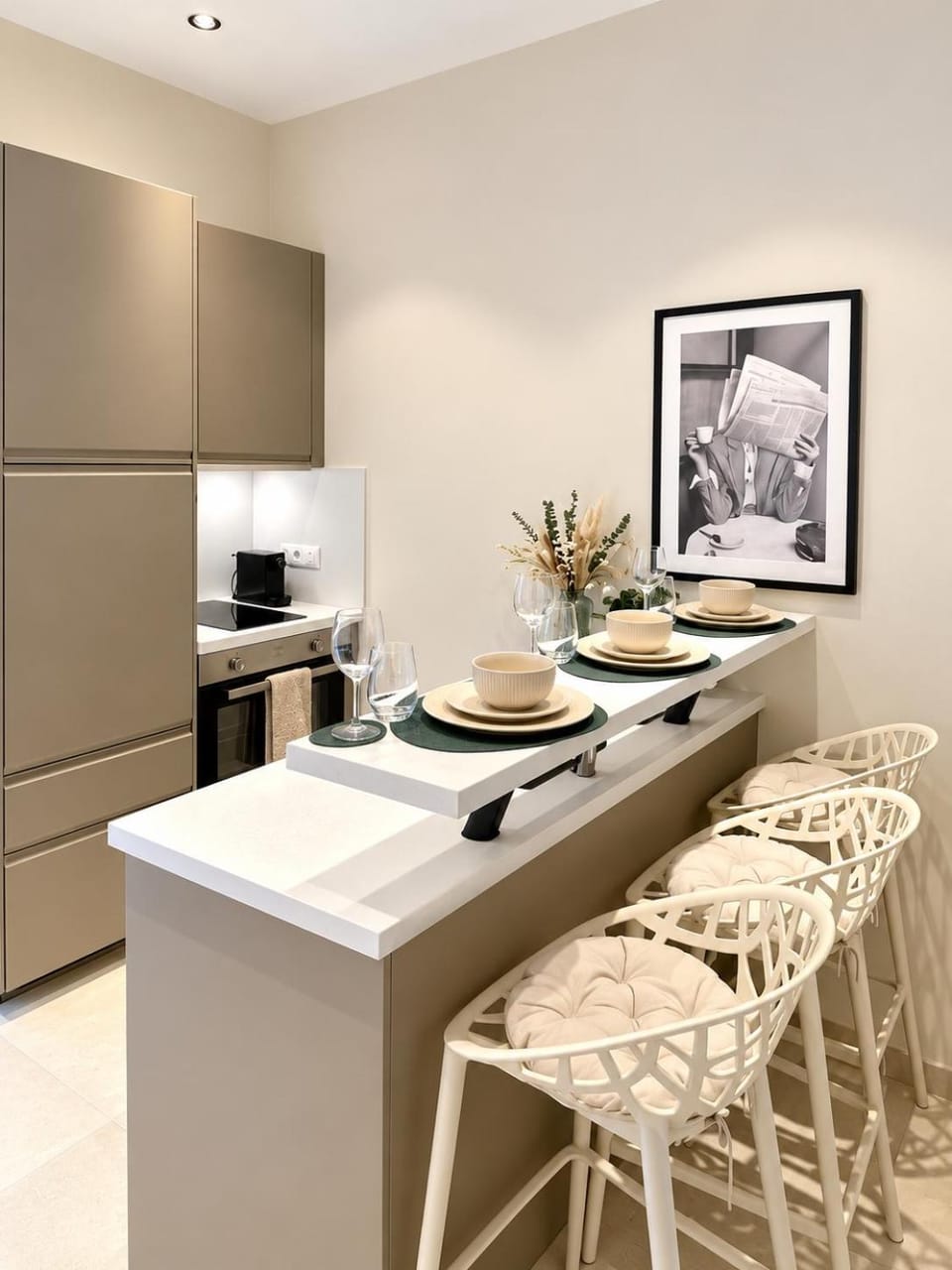 Kitchen or kitchenette, Dining area