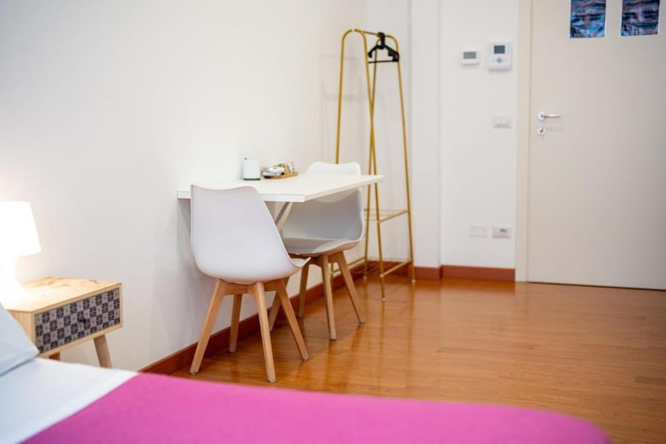 LHE Les Trois Merveilles Rosé Charles Apartment in Cesena