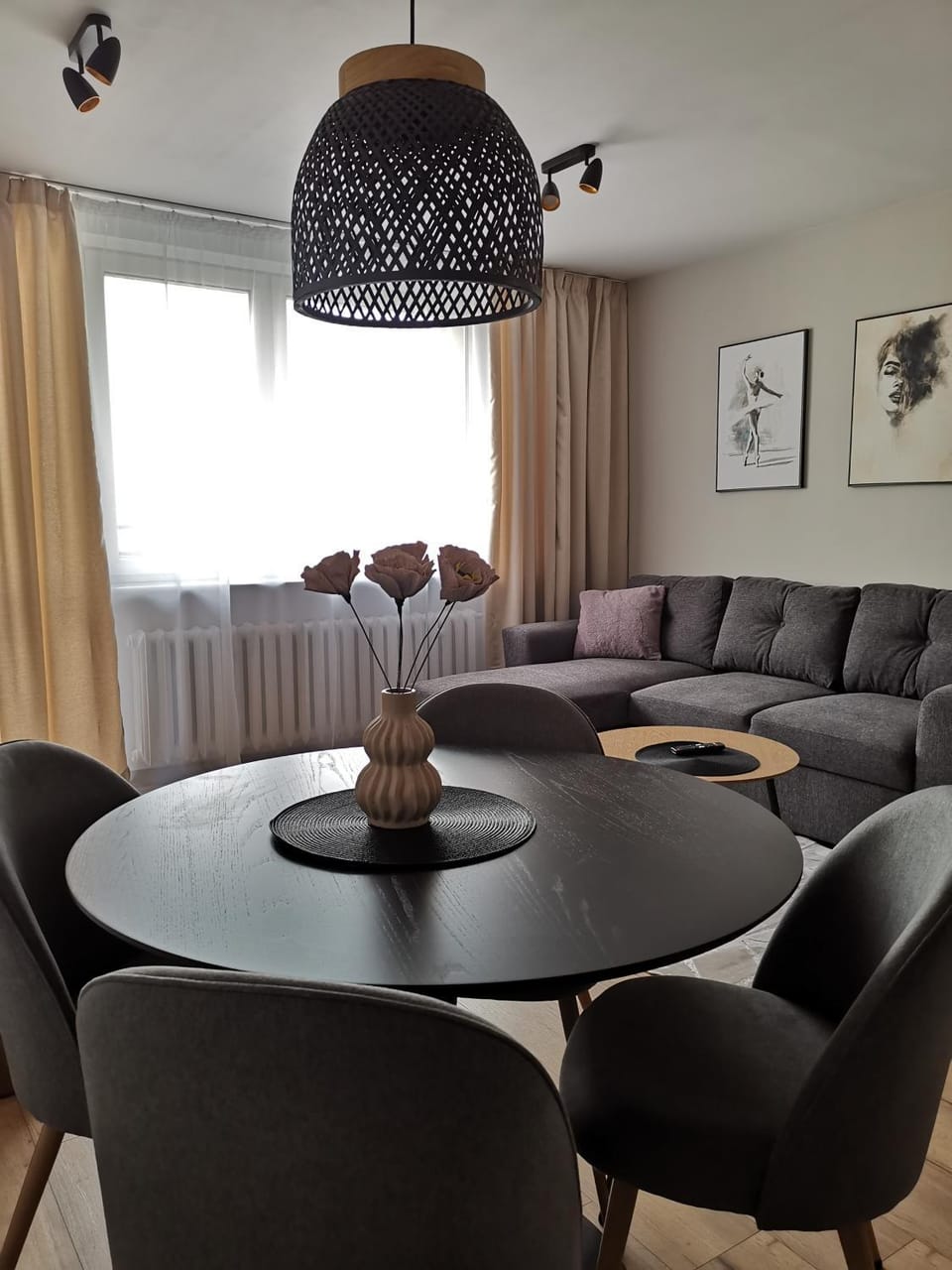 Seating area, Dining area