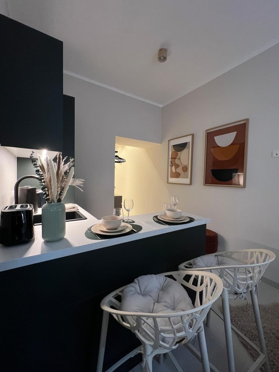 Kitchen or kitchenette, Seating area