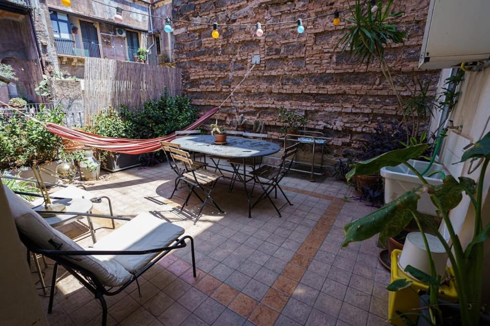 Appartamento in centro con terrazzo per 11 persone Apartment in Catania