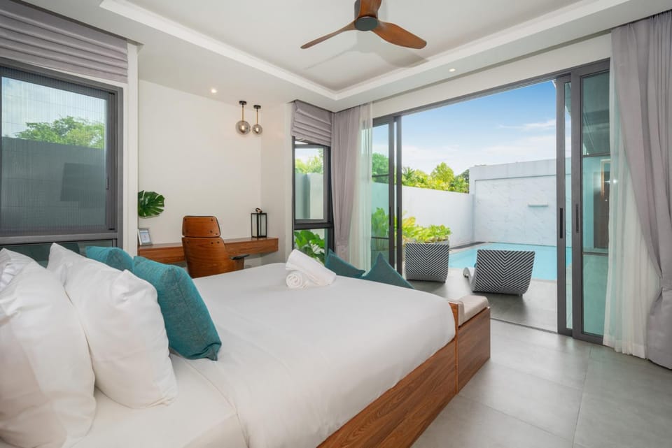 Bed, View (from property/room), Balcony/Terrace, Photo of the whole room, Bedroom
