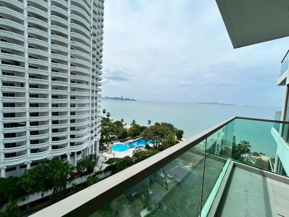 Wong Amat Tower Condominium 1305 Apartment in Pattaya City