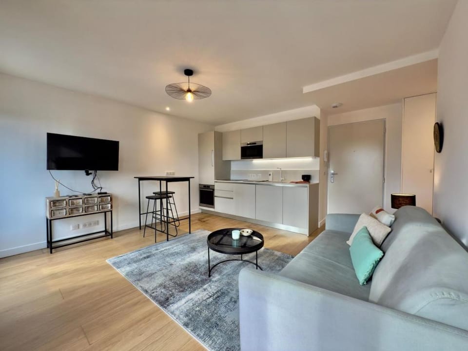 Moderne - Lumineux - Vue Port Antibes Apartment in Antibes