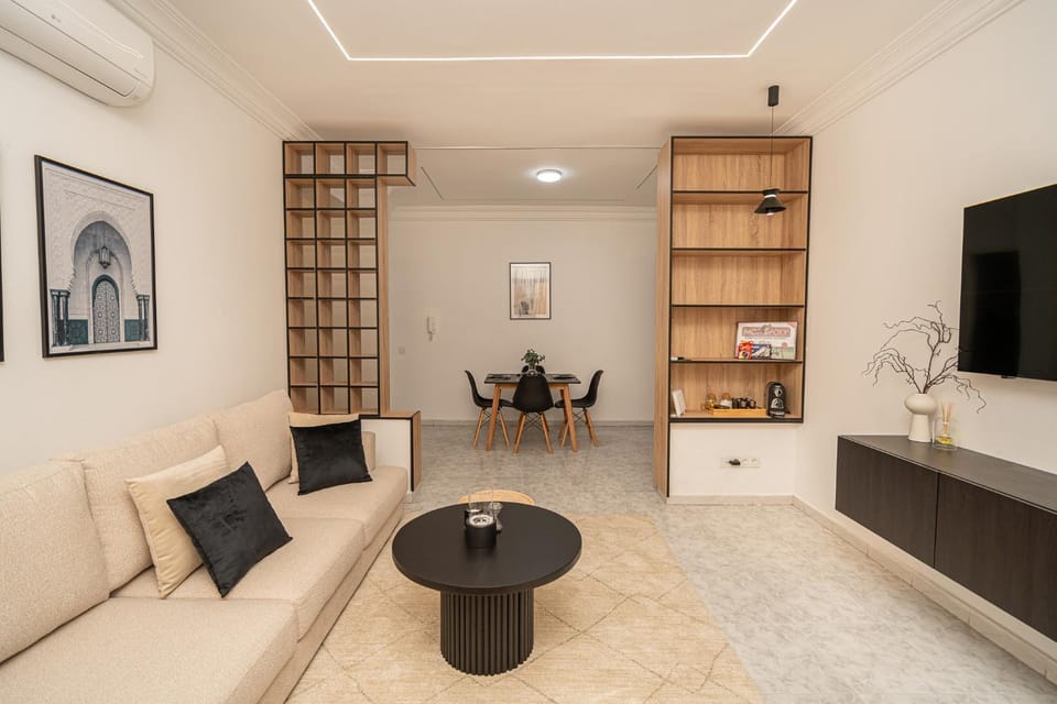 Communal lounge/ TV room, TV and multimedia, Living room, Seating area, Dining area