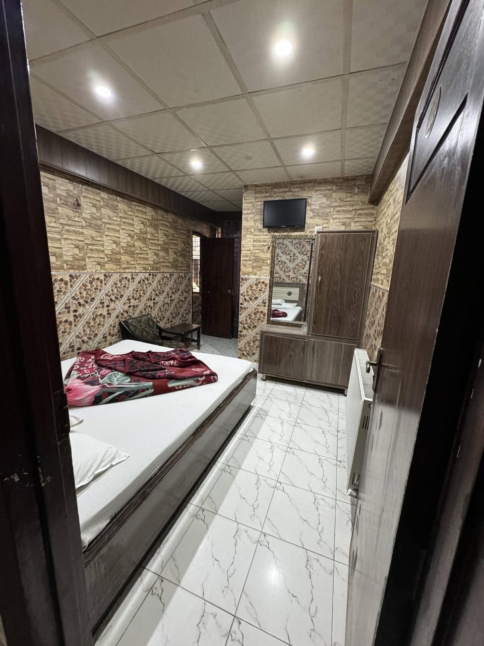 Bed, TV and multimedia, Photo of the whole room