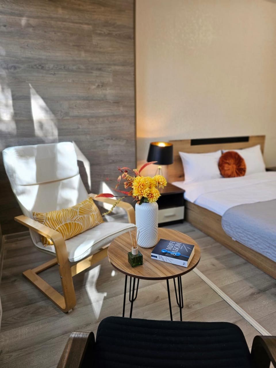 Bed, Seating area, Bedroom