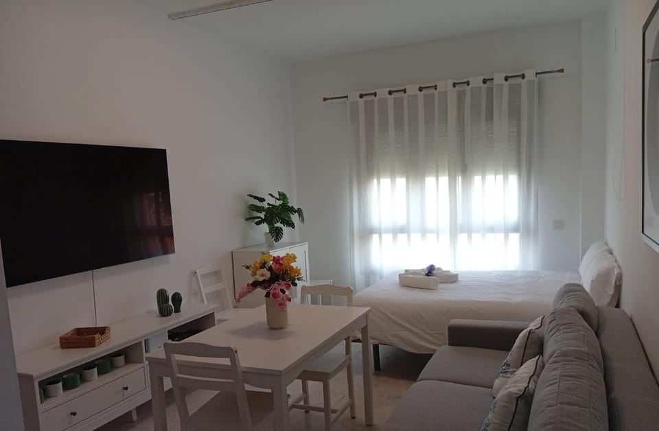 TV and multimedia, Living room, Photo of the whole room, Dining area, Bedroom