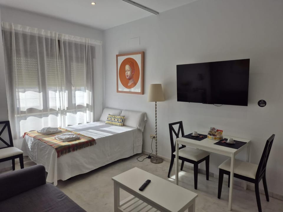 Living room, Photo of the whole room, Dining area