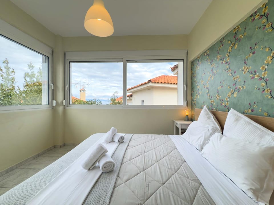 Bed, View (from property/room), Photo of the whole room, Bedroom, towels