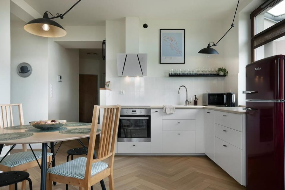 Kitchen or kitchenette, Dining area, dishwasher, oven, pet friendly, stove