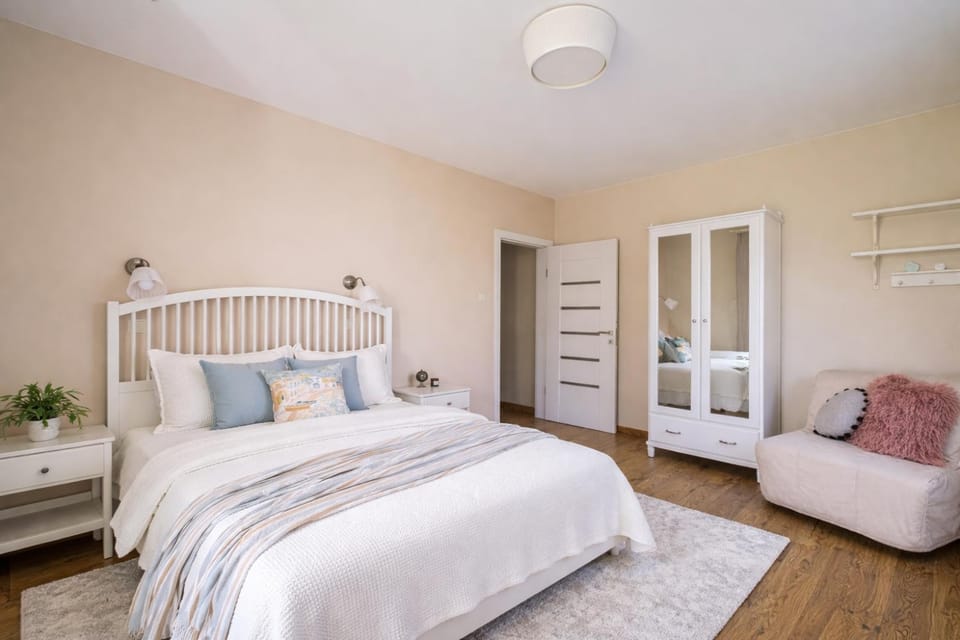 Bed, Photo of the whole room, Bedroom, wardrobe