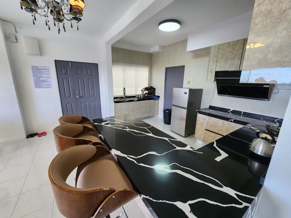 Kitchen or kitchenette, Seating area, minibar