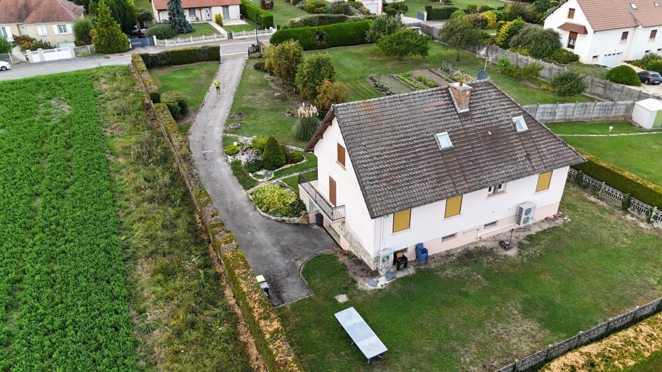 Property building, Spring, Natural landscape, Bird's eye view, Garden, Garden view, Street view