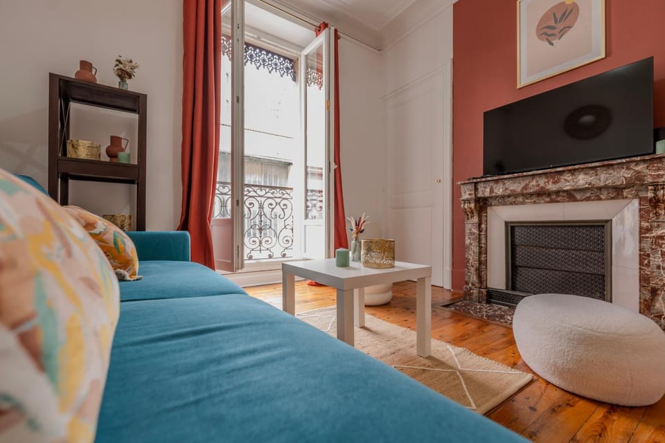 Communal lounge/ TV room, TV and multimedia, Living room, Seating area, Evening entertainment, flat iron