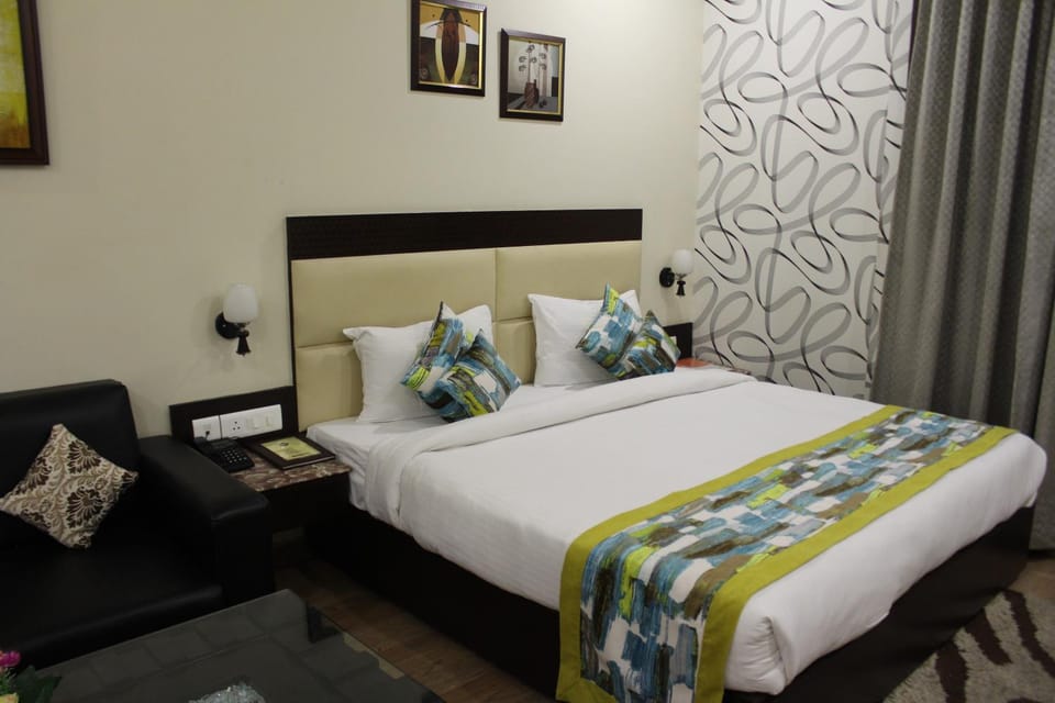 The Golden Apple Hotel in Lucknow