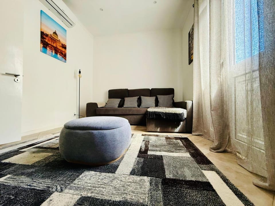 Living room, Photo of the whole room, Seating area, air conditioner