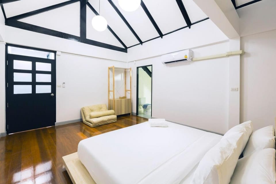 Saga Pool House 5BR, 200m from BEACH Villa in Pattaya City