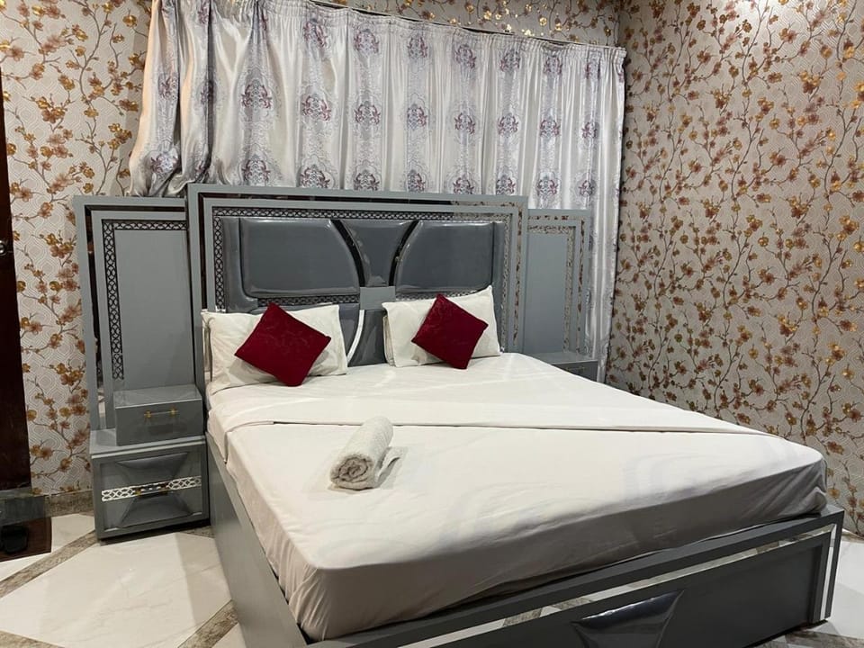 The Red Tree III Premium Guest House Bed and Breakfast in Karachi