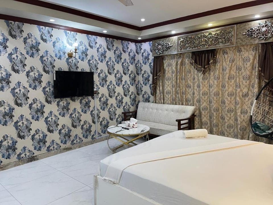 The Red Tree III Premium Guest House Bed and Breakfast in Karachi