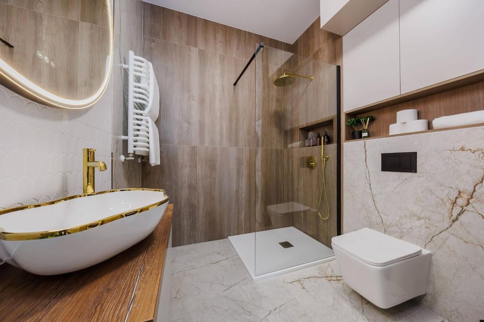 Shower, Toilet, Bathroom, towels