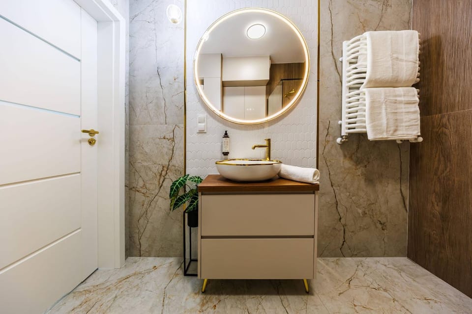 Bathroom, towels