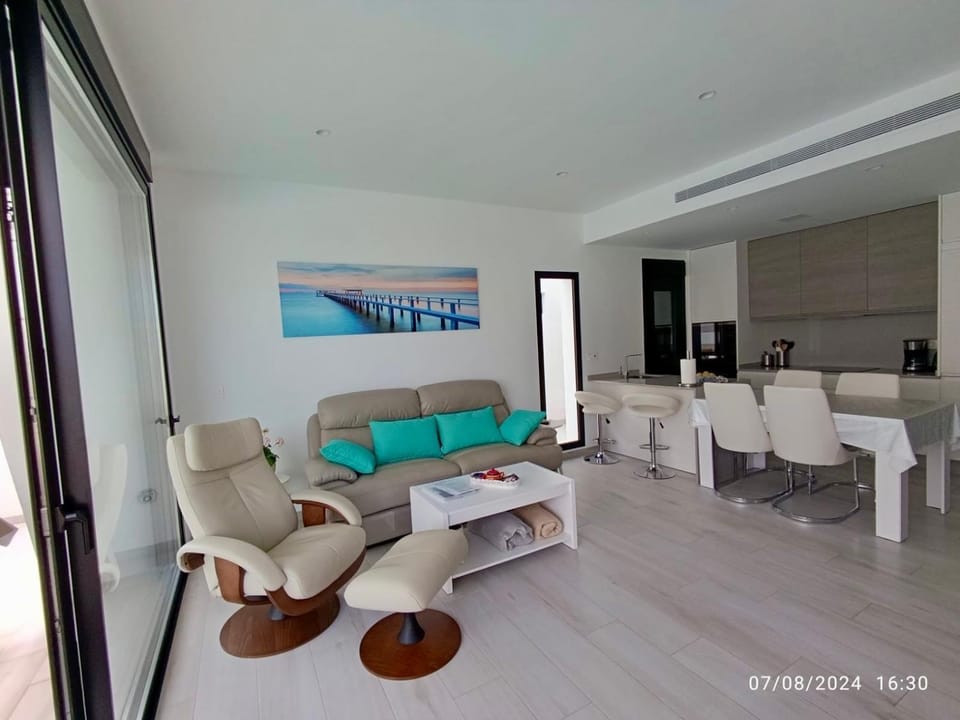 Living room, Dining area, kitchen