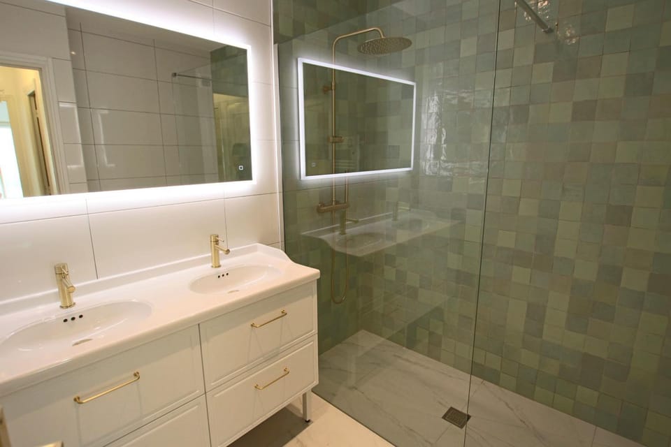 Shower, Bathroom