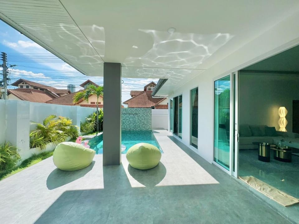 Emongkol pool villa - 4rooms with 4 bathrooms and private pool garden,380square meters large space,nearby Jomtien beach and night market Villa in Pattaya City