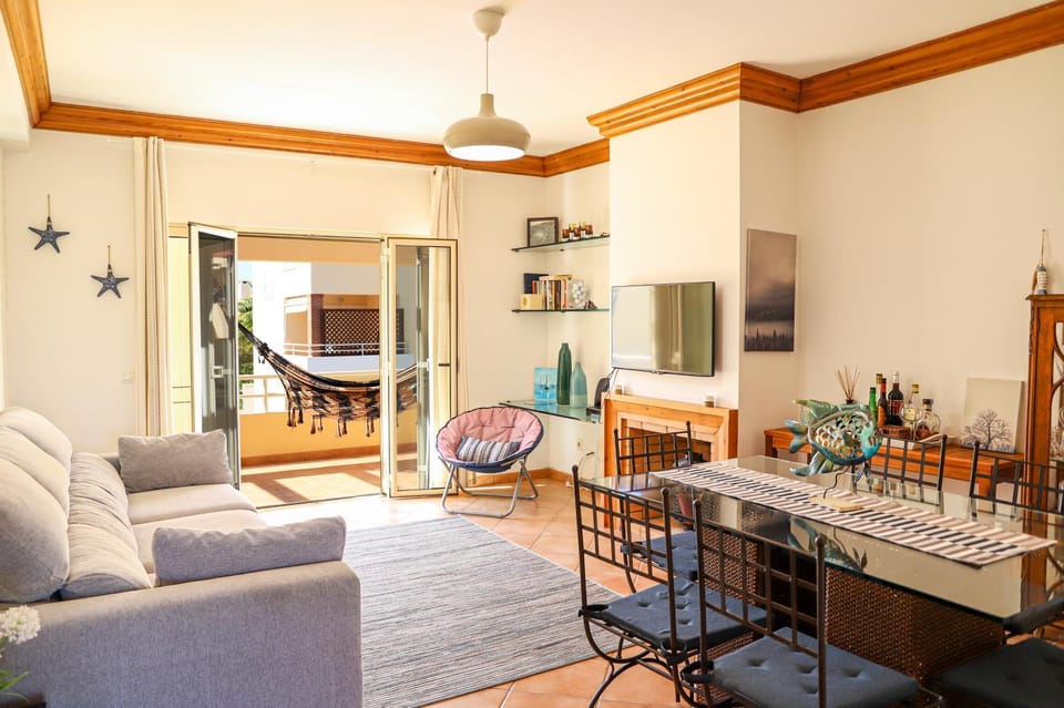 TV and multimedia, Living room, Dining area, fireplace