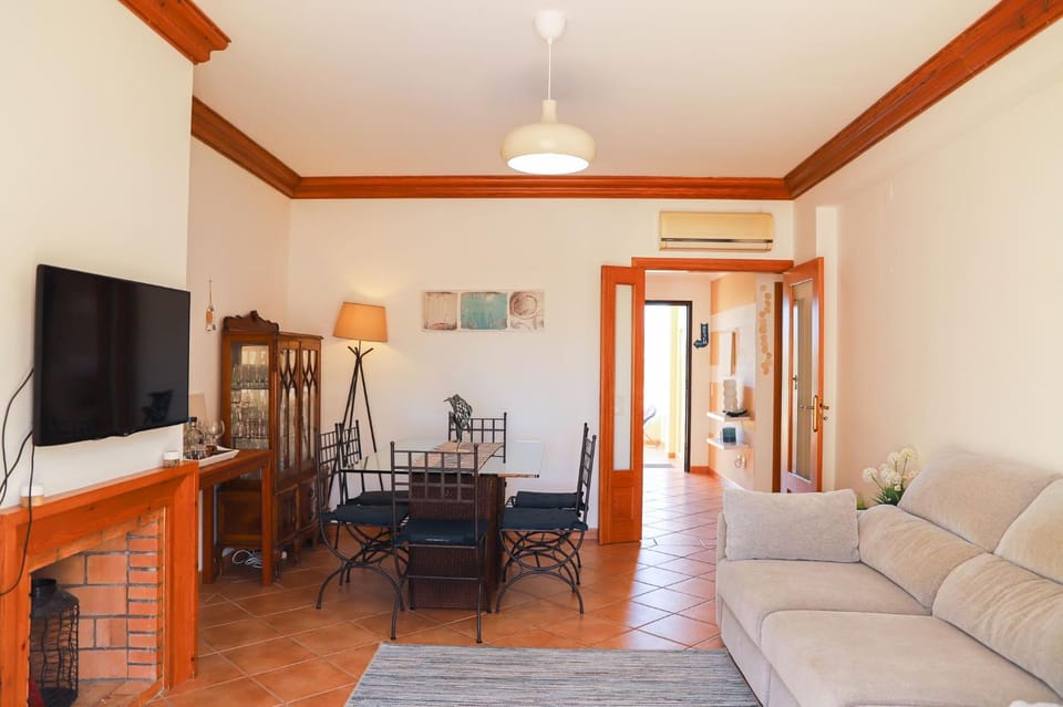 TV and multimedia, Living room, Meals, fireplace