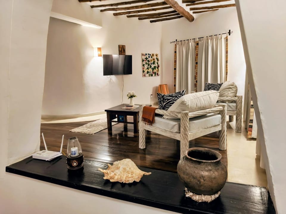 Communal lounge/ TV room, Living room, Seating area