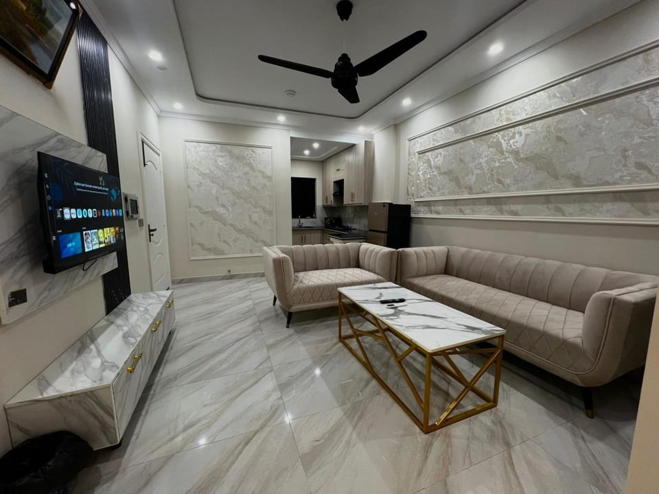 Communal lounge/ TV room, TV and multimedia, Living room, Seating area, Evening entertainment, fireplace, air conditioner