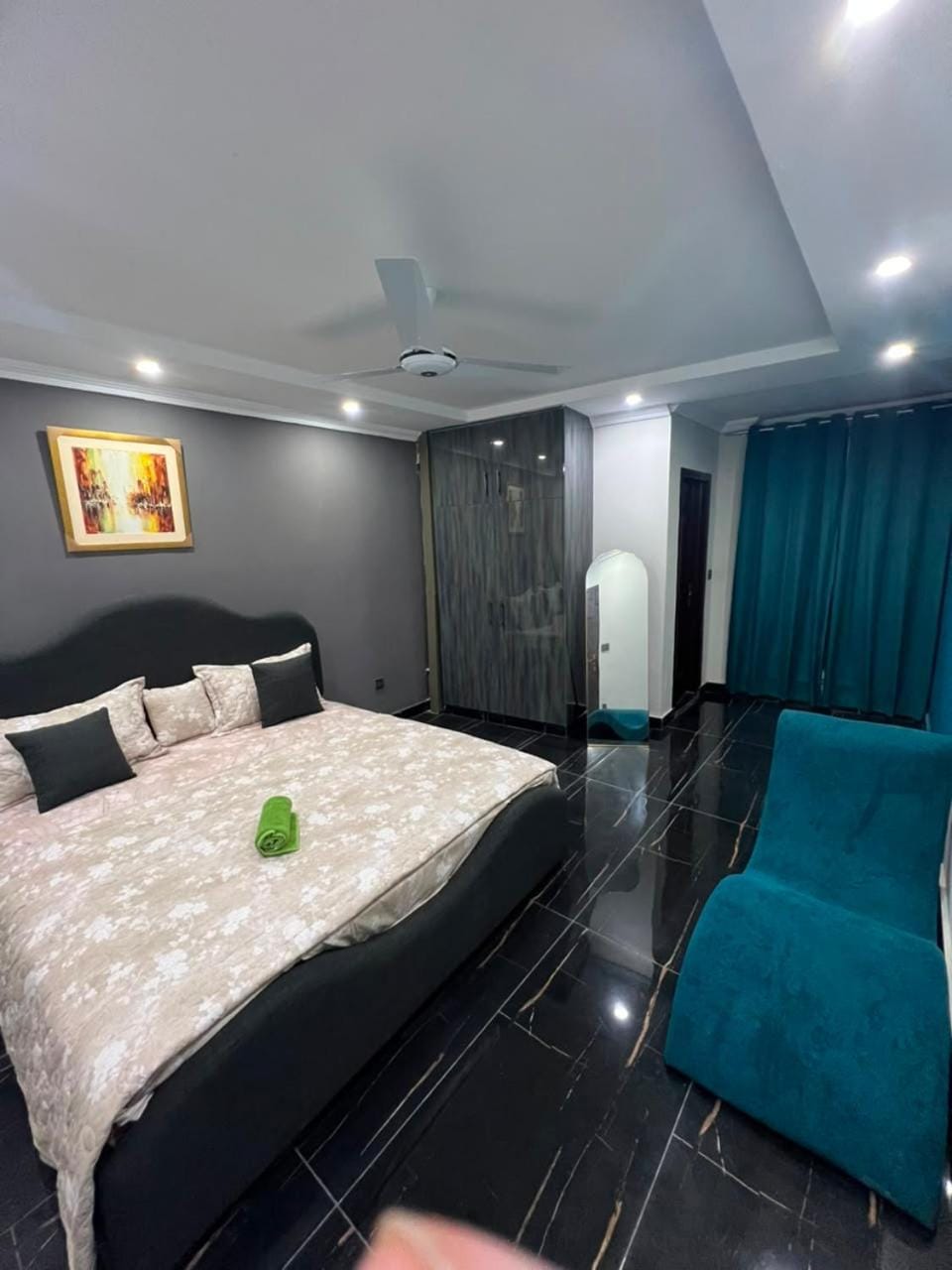 Bed, Living room, Photo of the whole room, Seating area, Bedroom