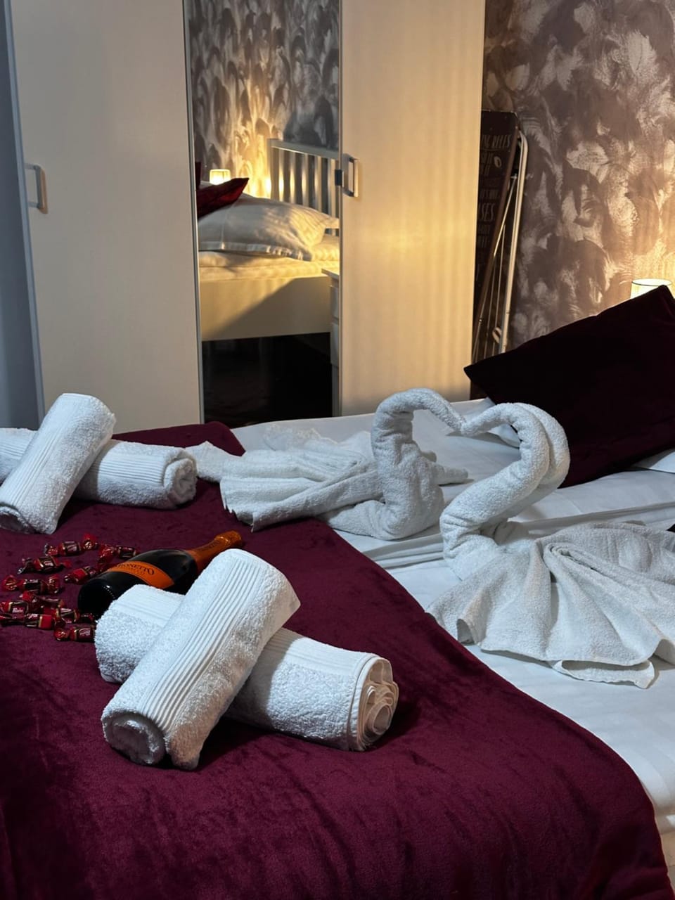 Photo of the whole room, Bedroom, towels